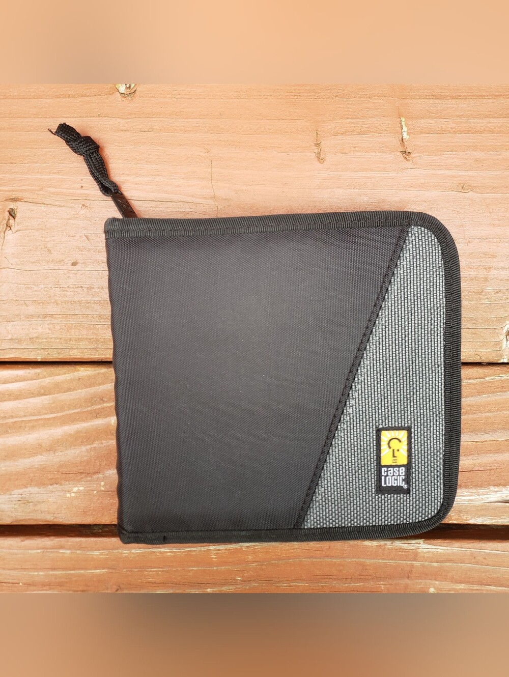 case LOGIC CD Case (Black & Gray) - Zipper - Holds 12 Disc WEAR On Sleeves